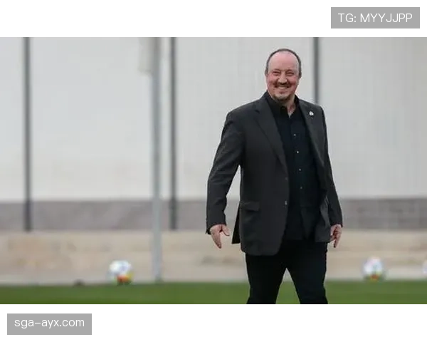 贝尼特斯未来前景备受关注,新动向引发足球界热议 贝尼特斯未来前景备受关注,新动向引发足球界热议