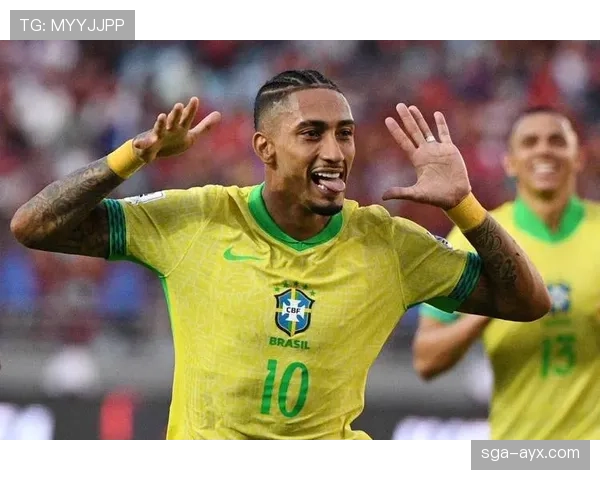 揭秘拉菲尼亚：巴西足球少年逐渐崭露头角的传奇旅程解析