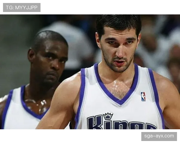 斯托贾科维奇无球跑动提升三分出手效率拉开进攻空间