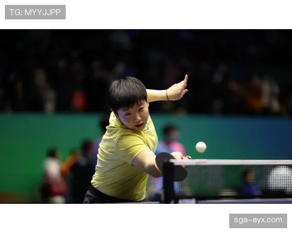 孙颖莎训练完随手啃个苹果，这自律程度真让人无语了